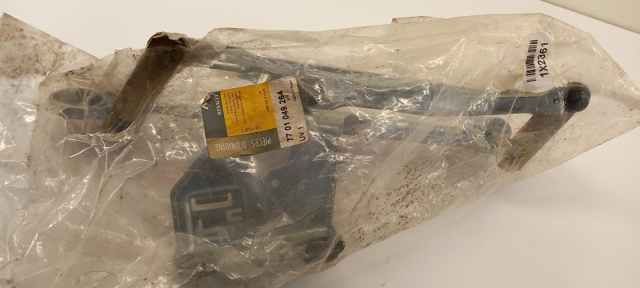 7701049264 Renault (RVI)