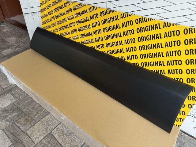 DFR551RB0B MAZDA Moldura de puerta delantera izquierda inferior comprar Bilbao