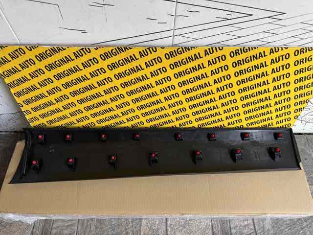 DFR551RB0B MAZDA Moldura de puerta delantera izquierda inferior  disponible Alicante