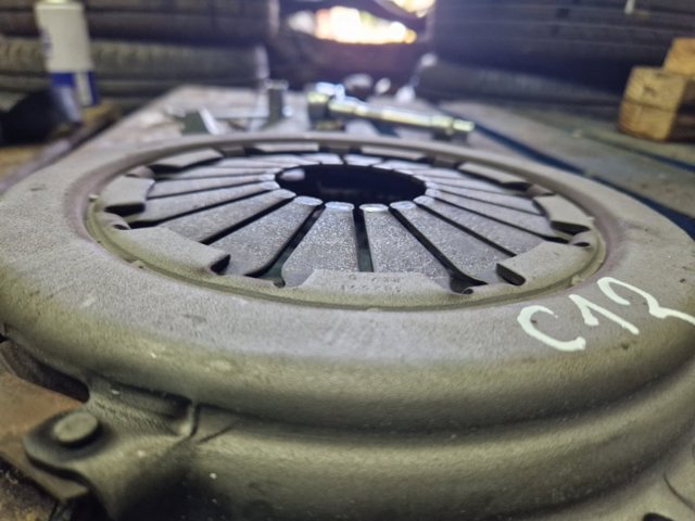 SUBARU 30210AA590 Plato de presión del embrague  disponible España