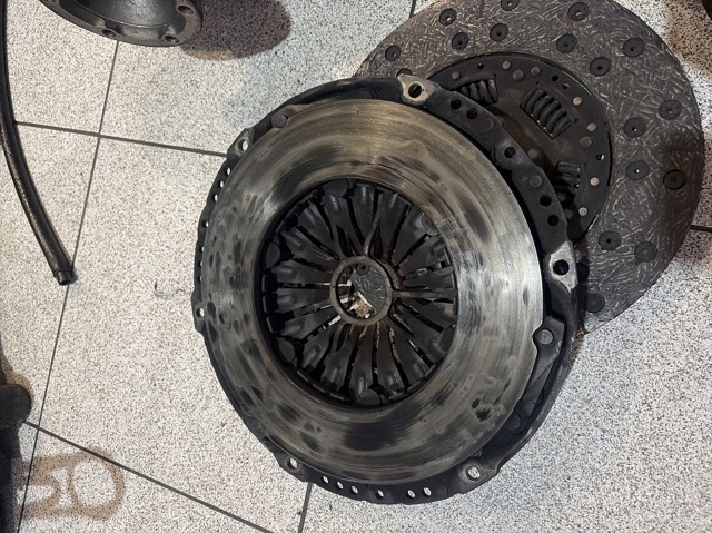 VAG 070141015P Kit de embrague (3 partes)  disponible Valladolid