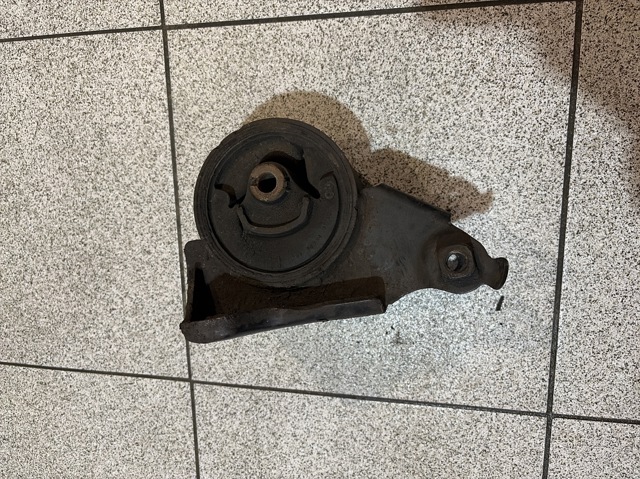 113208H800 NISSAN Soporte de motor trasero  en stock Gandía