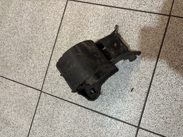 113208H800 Soporte de motor trasero  en stock Sabadell