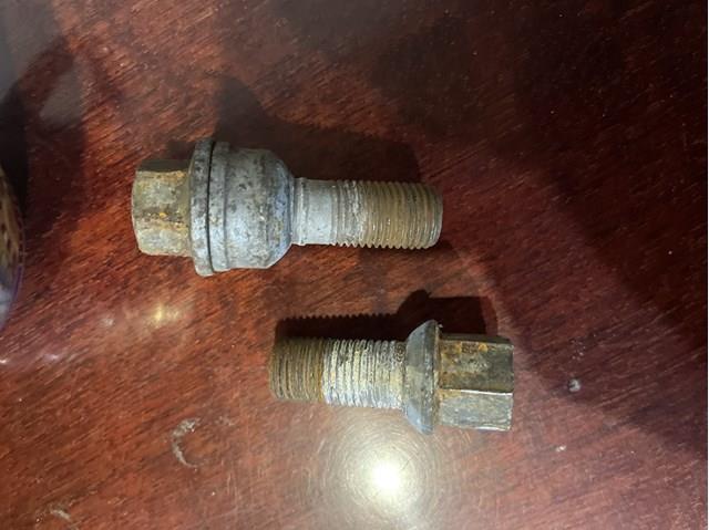 VAG WHT002437 Tornillo de rueda comprar Barcelona