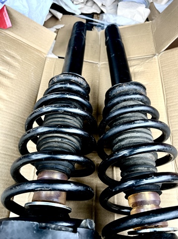 351029 KAYABA Amortiguador delantero  en stock Gandía