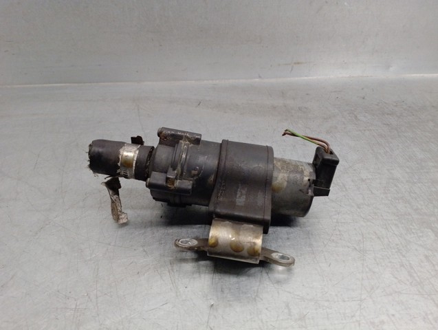 MERCEDES 0018351364 Bomba de agua eléctrica auxiliar  disponible Valladolid