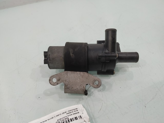 MERCEDES 0018353564 Bomba de agua eléctrica auxiliar  en stock Terrassa