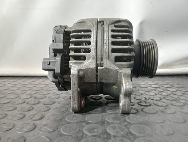 0124325003 VAG Alternador  en stock Huelva