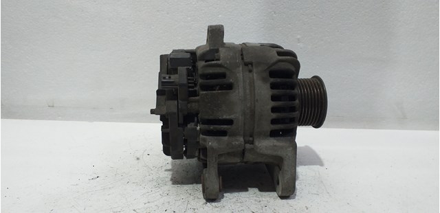 0124325139 RENAULT Alternador  en stock Huelva