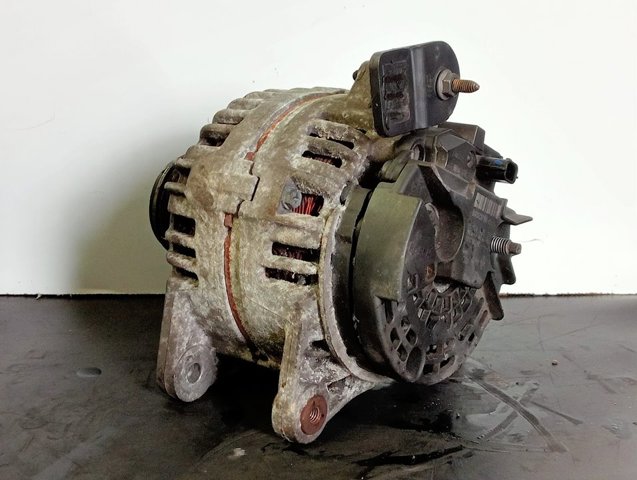0124425093 RENAULT Alternador  comprar en Jaén