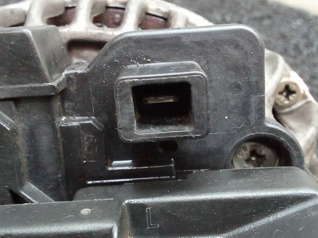 VOLVO 0124525014 Alternador  disponible España