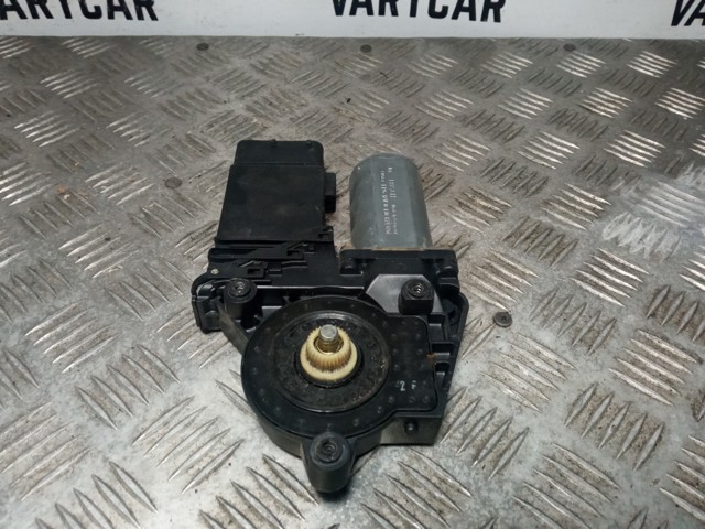 0130821694 VAG Motor del elevalunas de la puerta delantera derecha comprar Madrid