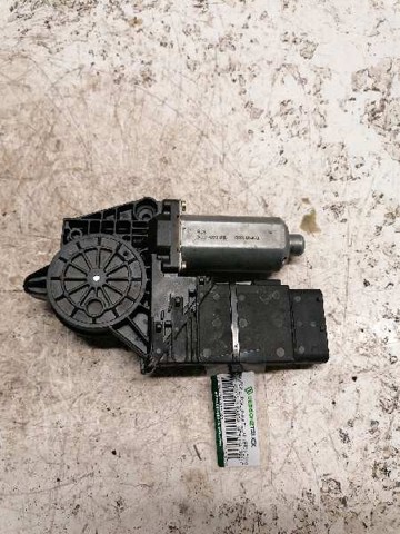 0130821694 VAG Motor del elevalunas de la puerta delantera derecha  en stock Gandía
