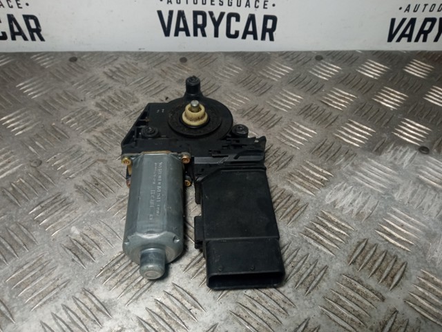 VAG 0130821694 Motor del elevalunas de la puerta delantera derecha  en stock Valencia