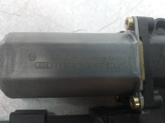 VAG 0130821694 Motor del elevalunas de la puerta delantera derecha comprar Barcelona