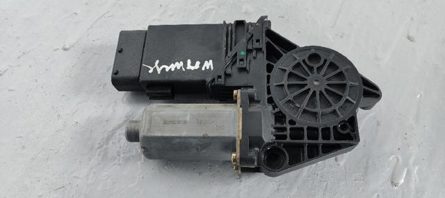 VAG 0130821694 Motor del elevalunas de la puerta delantera derecha comprar Tarragona