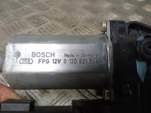 VAG 0130821694 Motor del elevalunas de la puerta delantera derecha  comprar en Murcia