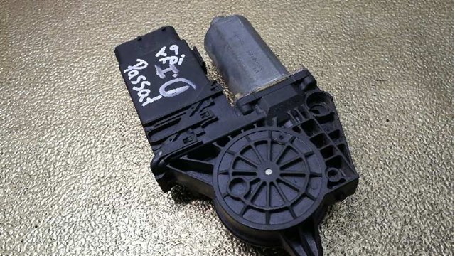 VAG 0130821695 Motor del elevalunas de la puerta delantera izquierda  comprar en Murcia