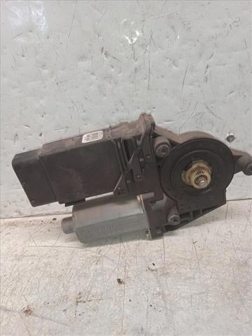 VAG 0130821695 Motor del elevalunas de la puerta delantera izquierda  comprar en Murcia