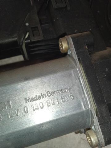 VAG 0130821695 Motor del elevalunas de la puerta delantera izquierda  disponible Valladolid