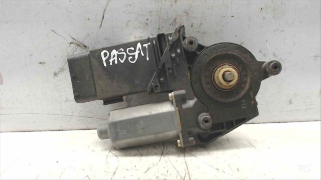 VAG 0130821695 Motor del elevalunas eléctrico  en stock Salamanca