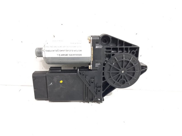 VAG 0130821695 Motor del elevalunas de la puerta delantera izquierda  comprar en Murcia