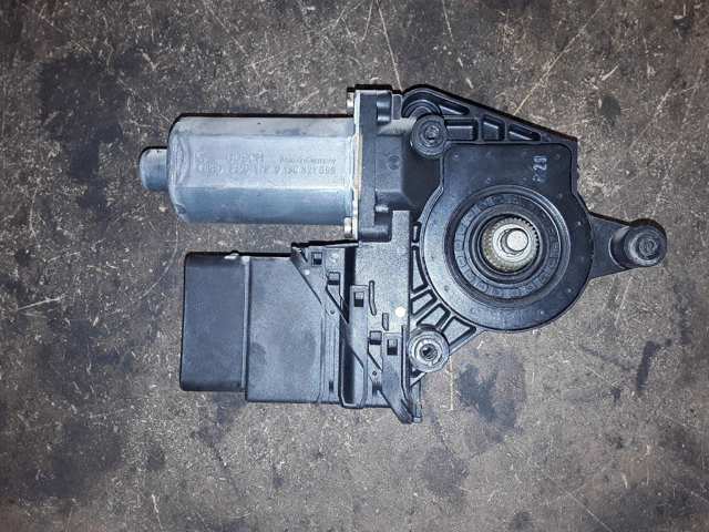 0130821696 VAG Motor del elevalunas de la puerta trasera derecha  comprar en Lleida