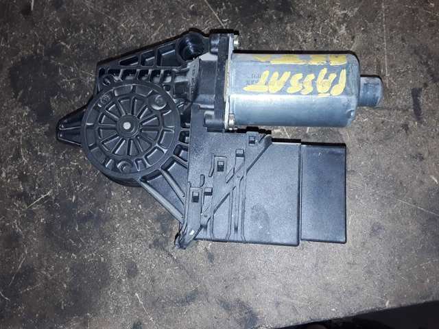 0130821696 Motor del elevalunas de la puerta trasera derecha  en stock Sabadell