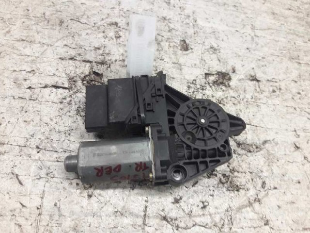 0130821696 VAG Motor del elevalunas de la puerta trasera derecha  comprar en Jaén