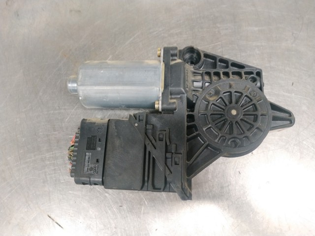 Motor elevalunas trasero izquierdo para volkswagen passat (3b2) (1996-2001) 1.8 adr 0130821697