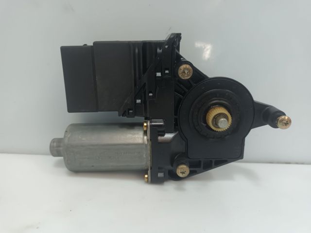 0130821697 VAG Motor del elevalunas de la puerta trasera izquierda  en stock Huelva