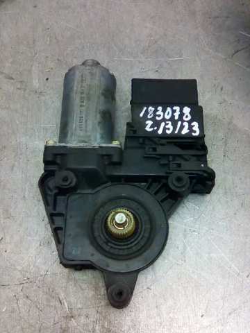 VAG 0130821697 Motor del elevalunas de la puerta trasera izquierda  comprar en Murcia