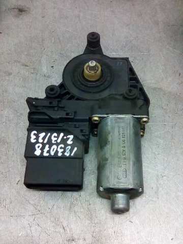 VAG 0130821697 Motor del elevalunas de la puerta trasera izquierda  en stock Terrassa