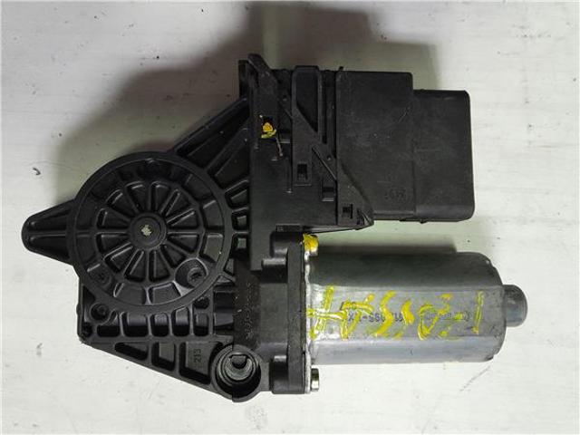 VAG 0130821697 Motor del elevalunas de la puerta trasera izquierda comprar Barcelona