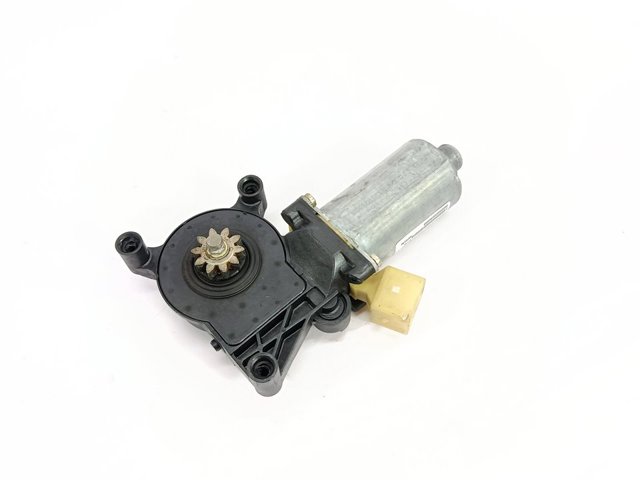 0130821708 MERCEDES Motor del elevalunas de la puerta delantera izquierda  disponible Vigo