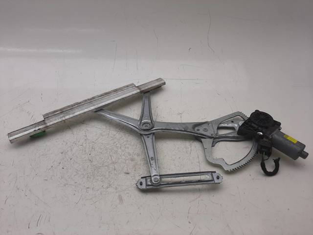 0130821709 MERCEDES Motor del elevalunas de la puerta delantera derecha  disponible Vigo