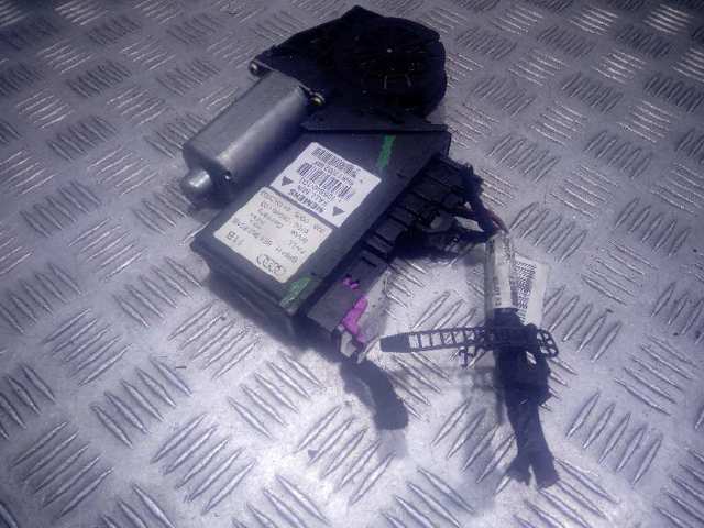 0130821765 Motor del elevalunas de la puerta delantera izquierda  disponible Utrera
