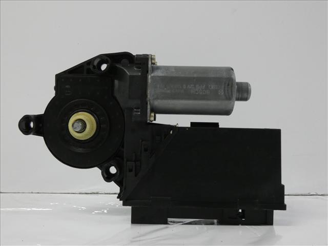 0130821765 Motor del elevalunas de la puerta delantera izquierda  disponible Málaga