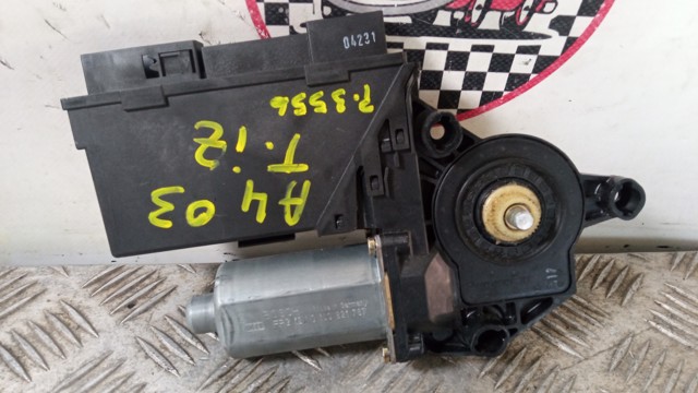 VAG 0130821767 Mecanismo de elevalunas de la puerta trasera izquierda  en stock Valencia