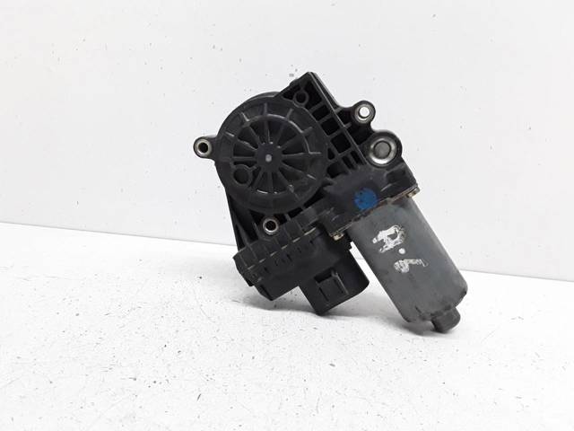 0130821774 VAG Motor del elevalunas de la puerta delantera derecha  en stock Córdoba