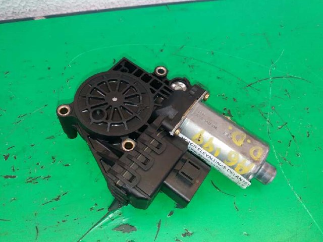 0130821774 Motor del elevalunas de la puerta delantera derecha  comprar en Zaragoza