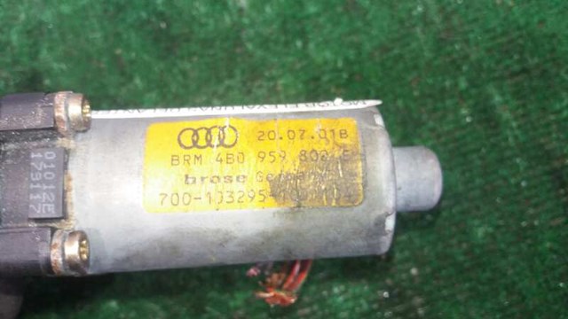 0130821774 VAG Motor del elevalunas de la puerta delantera derecha comprar Madrid