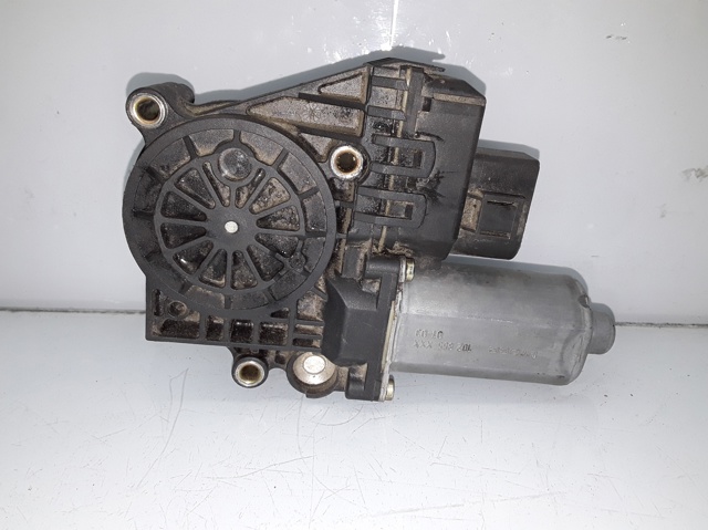 0130821775 Motor del elevalunas de la puerta delantera izquierda  disponible Utrera