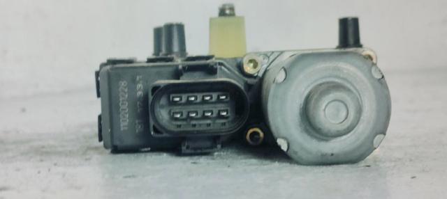 0130821775 VAG Motor del elevalunas de la puerta delantera izquierda  disponible Alicante