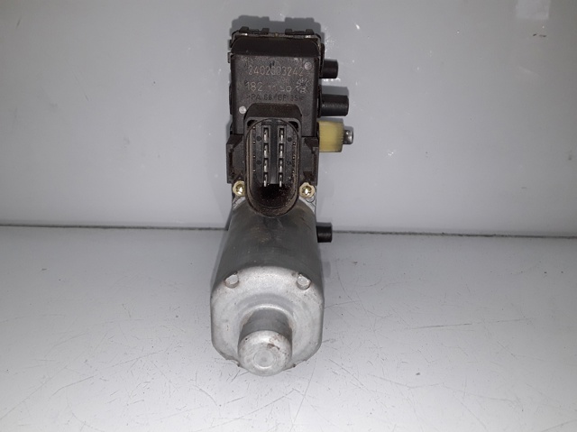 VAG 0130821775 Motor del elevalunas eléctrico comprar Barcelona