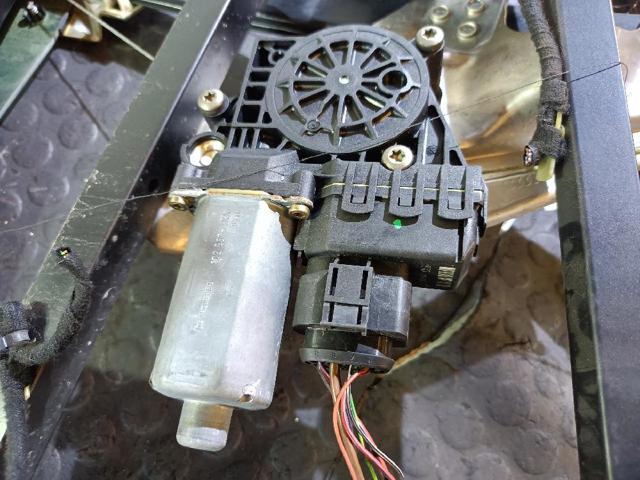 VAG 0130821785 Motor del elevalunas de la puerta trasera derecha  disponible España