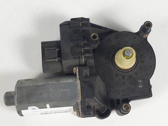 VAG 0130821787 Motor del elevalunas de la puerta delantera izquierda  comprar en Murcia