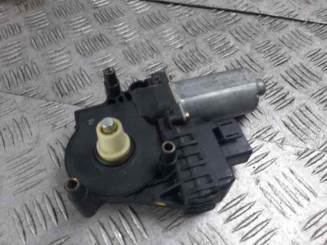 VAG 0130821787 Motor del elevalunas de la puerta delantera izquierda  disponible Valladolid