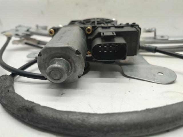 VAG 0130821787 Motor del elevalunas de la puerta delantera izquierda  disponible Valladolid