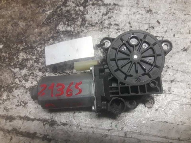 0130821938 Motor del elevalunas de la puerta delantera izquierda  comprar en Pontevedra